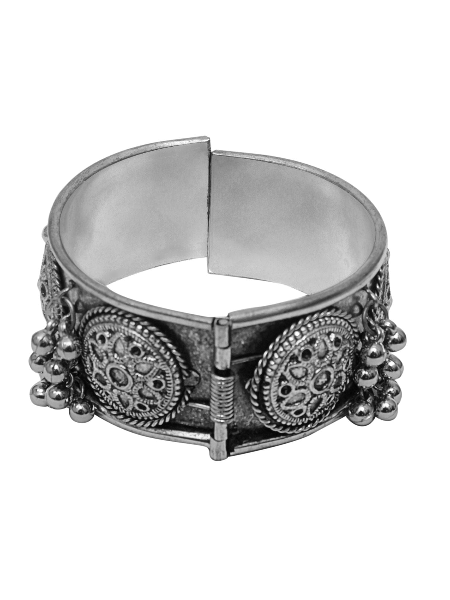 Elegantly Crafted Bracelet For Women: Your Ultimate Fashion Statement