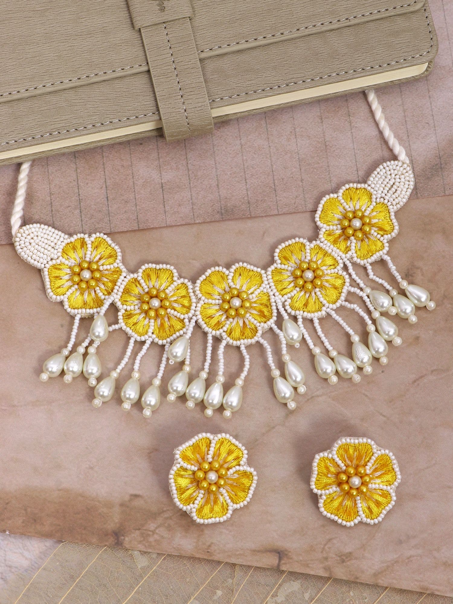 Blossom Radiance: White and Yellow Flower Shaped Choker Necklace for Women