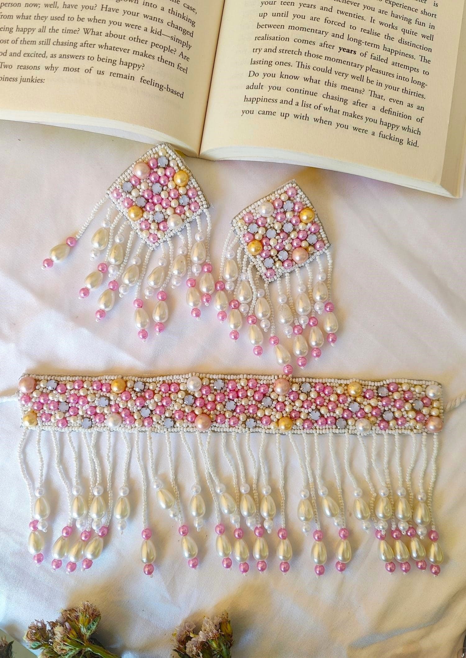 Golden Pearl Choker Necklace: Handmade Beaded Pink Elegance