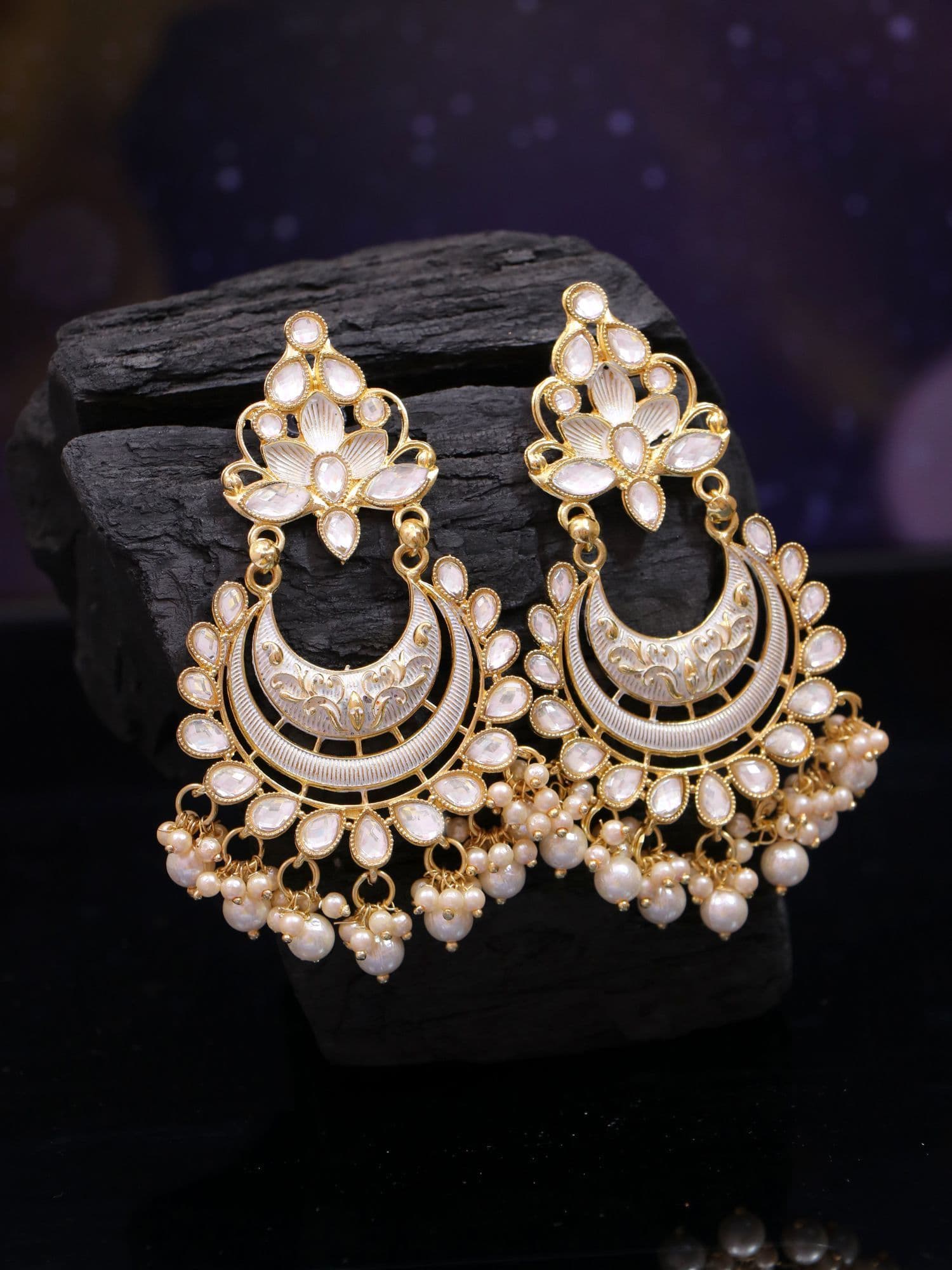Elegant Delights: Reflect Your Tradition with Jhumki Earrings